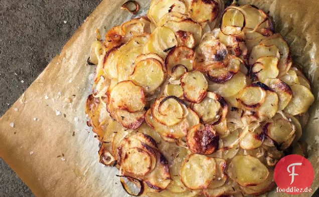 Entenfett-Kartoffel-Galette mit Kümmel und süßen Zwiebeln
