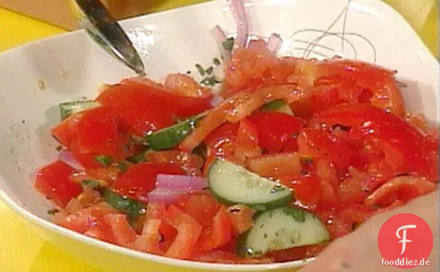Gurken- und Tomatensalat