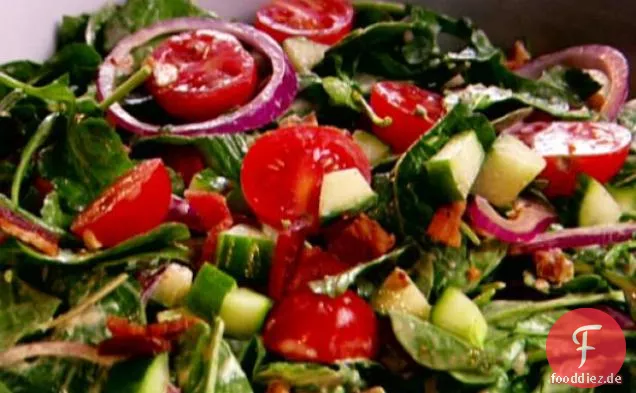 Rucola-Salat mit Speck und Pekannüssen