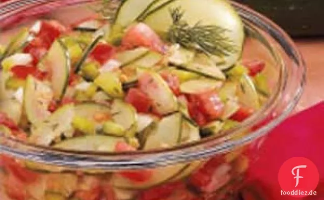 Sommerlicher Gurkensalat