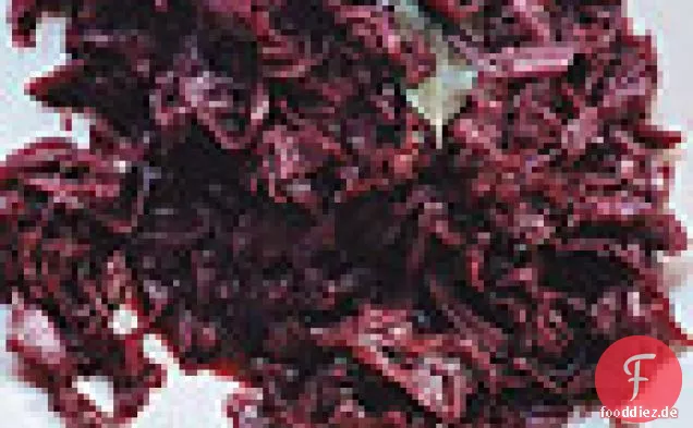 Rotwein geschmort Kohl und Zwiebeln