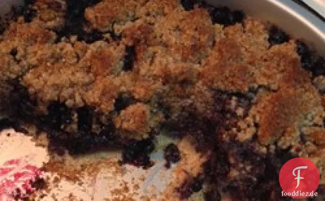 Obst-Cobbler mit knusprigem Mandel-Topping