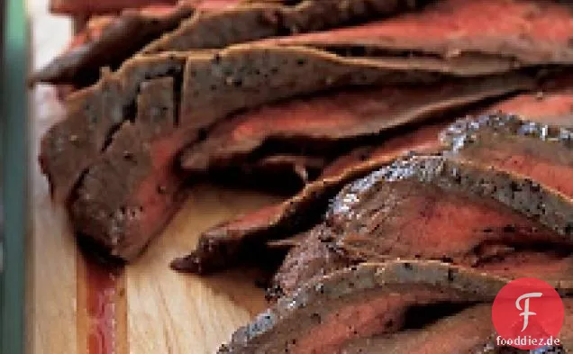 Flankensteak mit Zwiebeln, Paprika und Bohnen