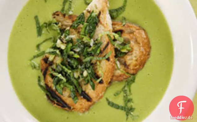 Frühlingszwiebel-Erbsensuppe mit Kartoffel Crostino