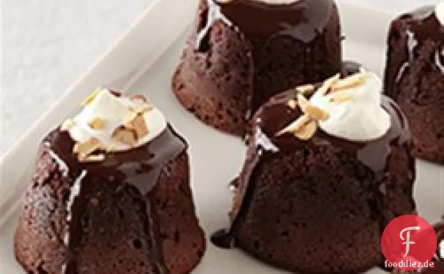 Individuelle Schokoladen-Amaretto-Lava-Kuchen