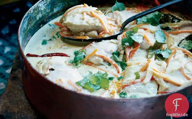 Mahimahi Kokosnuss-Curry-Eintopf mit Karotten und Fenchel
