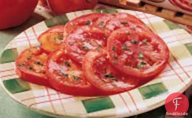 Einfacher marinierter Tomatensalat