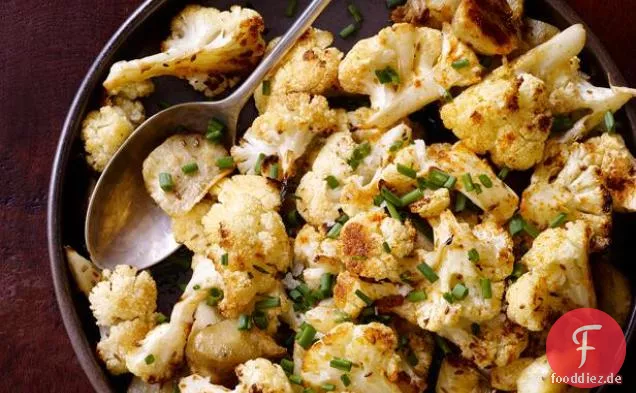 Mit Gewürzen gerösteter Blumenkohl und Topinambur