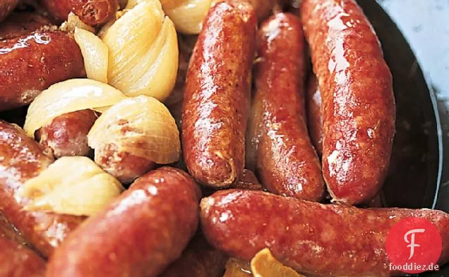 Goldene Würste und Schalotten in Weißwein
