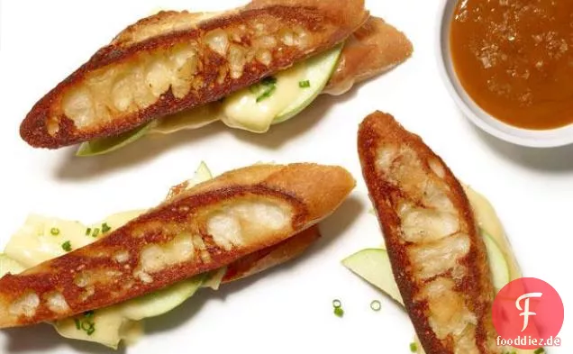 Camembert-Apfel-Grillkäse mit gesalzenem Karamell