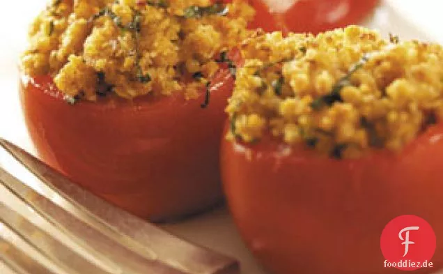 Mit Gemüse gefüllte Tomaten