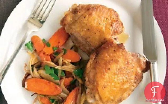 Pan-gebratenes Huhn mit Schalotte und Karotten