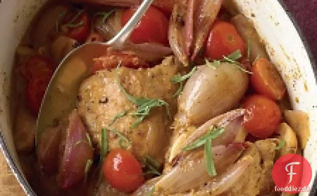 Geschmortes Huhn mit Schalotten