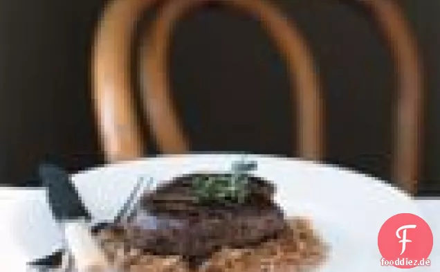 Gegrillte Rinderfilets mit karamellisierten Schalotten