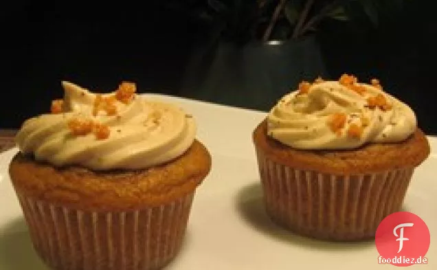 Kürbis-Gewürz-Cupcakes mit Bourbon-Braunzucker-Frischkäse-Zuckerguss