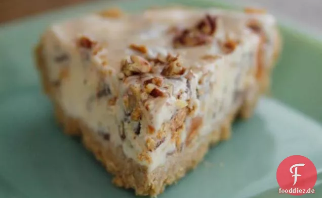 Eistorte mit einfacher Karamellsauce