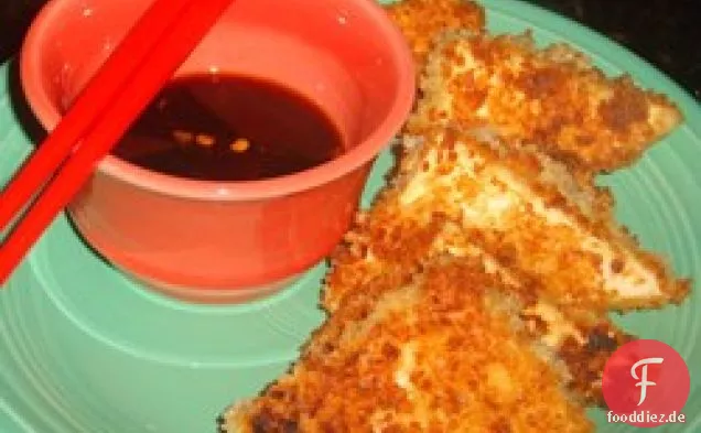Panierter, gebratener, mild gewürzter Tofu