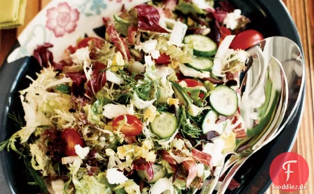 Gehackter griechischer Salat mit Schalotten-Vinaigrette