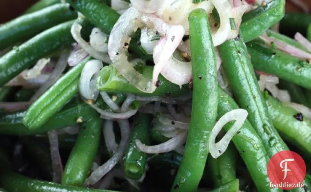 Grüner Bohnensalat mit eingelegten Schalotten