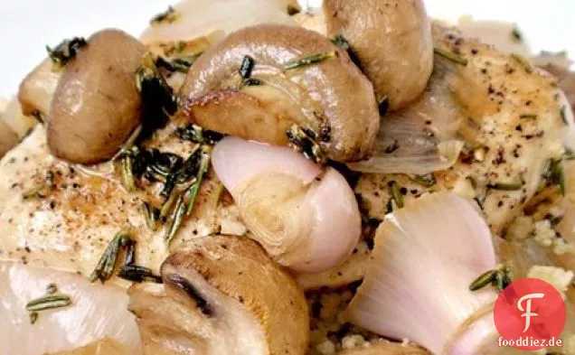 Pan-gebratenes Huhn mit Pilzen und Rosmarin