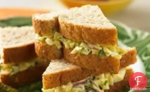 Sandwich mit Curry-Eiweißsalat