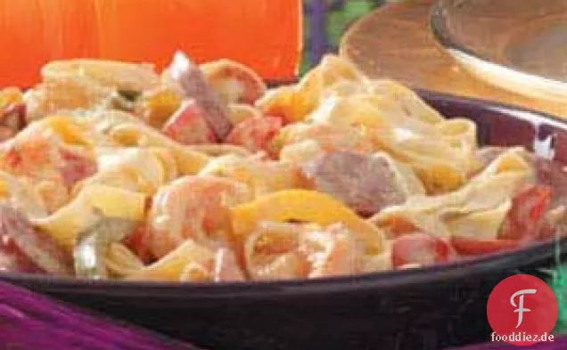Kreolische Pasta mit Wurst und Garnelen