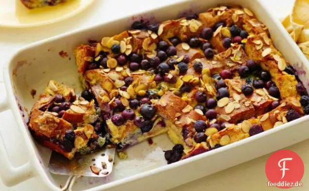 Auflauf mit Blaubeeren und Mandeln