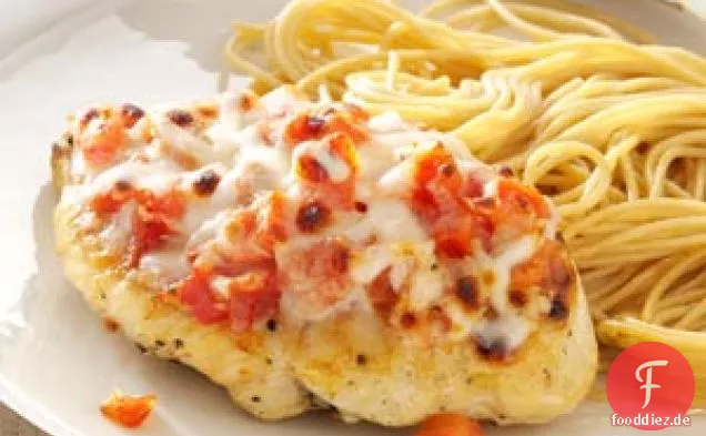 Hähnchen und Spaghetti mit Bruschetta
