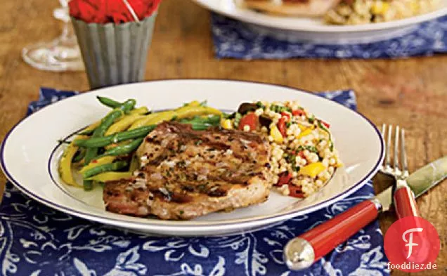 Gegrillte Schweinekoteletts mit Schalottenbutter