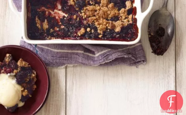 Doppelter Beeren-Haselnuss-Crumble