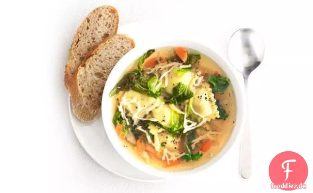Ravioli und Gemüsesuppe
