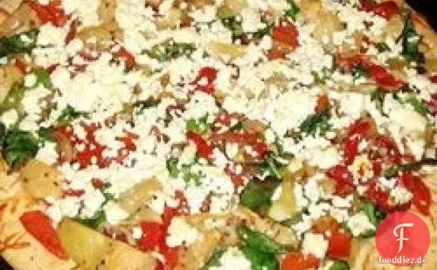 Pizza mit Paprika, Zwiebeln und Feta