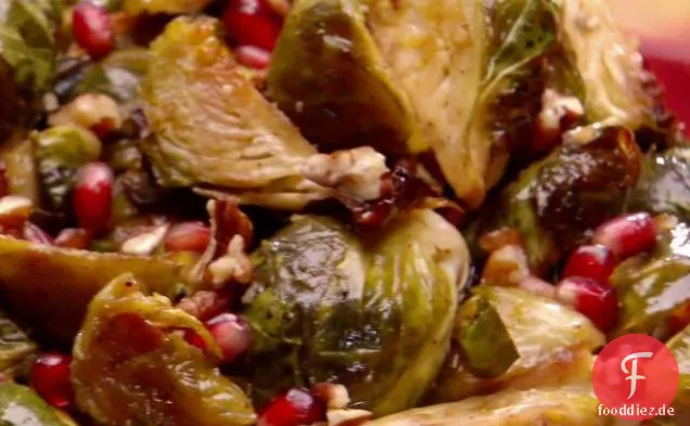 Gerösteter Rosenkohl mit Granatäpfeln und Vanille-Pekannuss-Butter