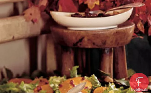 Escarole mit Persimonen, Granatapfelkernen und Zitronen-Schalotte
