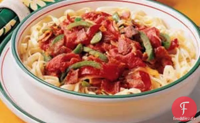 Nudeln mit Speck und Paprika