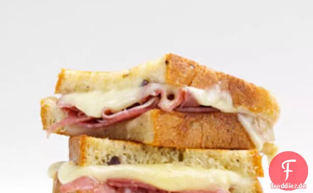 Gegrillter Käse und Prosciutto