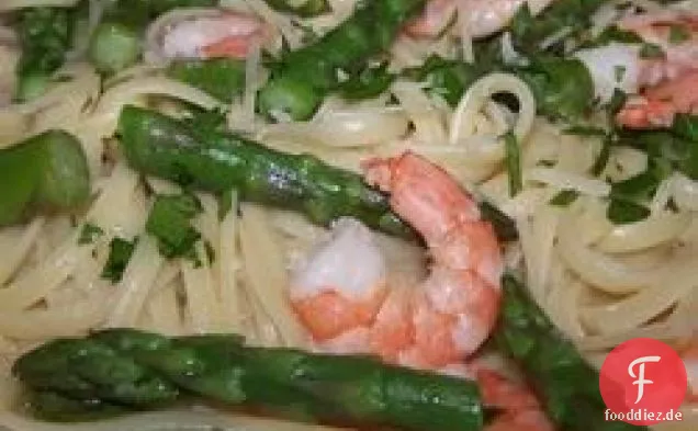 Fettuccine mit Garnelen und Spargel