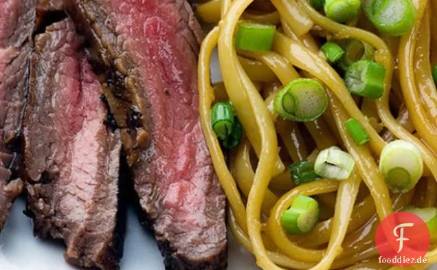 Teriyaki-Steak und Sesam-Nudeln