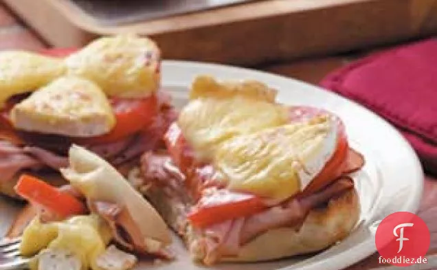 Schinken-Brie-Sandwiches