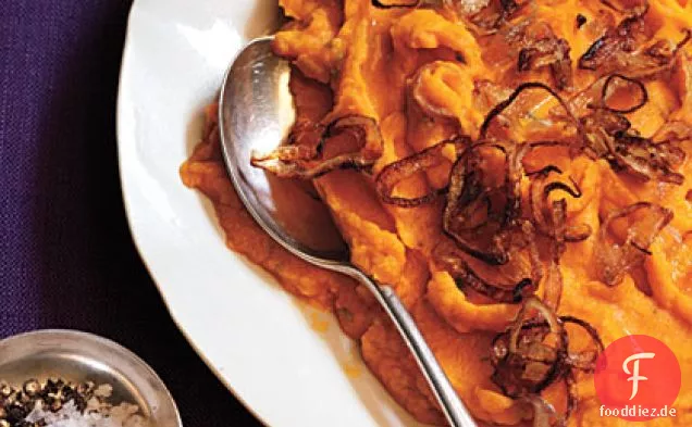 Rosmarin pürierte Süßkartoffeln mit Schalotten