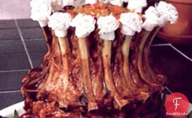 Schweinekronenbraten mit Aprikosen-Apfel-Füllung