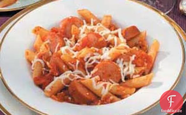 Über dem Feuer gebratene Ziti mit Wurst