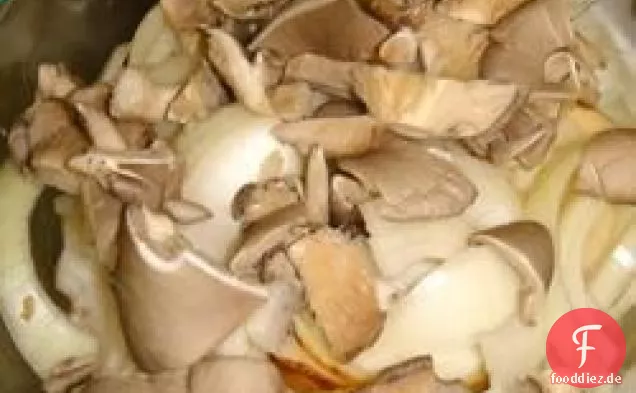 Gegrillte Kartoffeln und Pilze