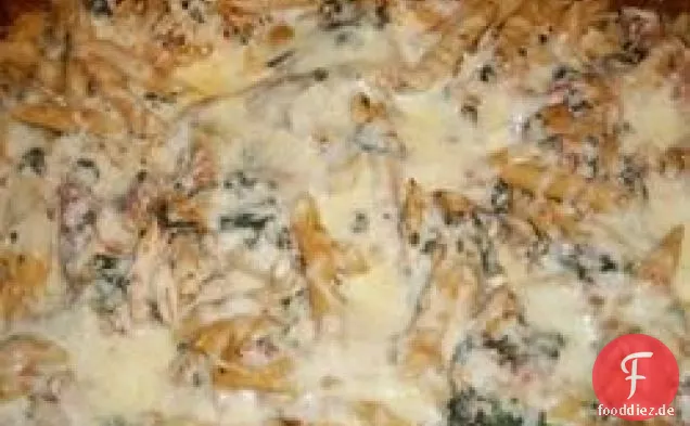 Überbackene Nudeln mit Hähnchen, Spinat und Käse
