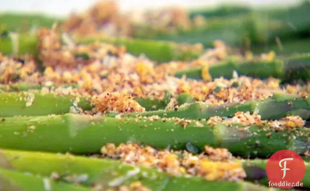 Spargel-Parmesan-Ei-Streusel