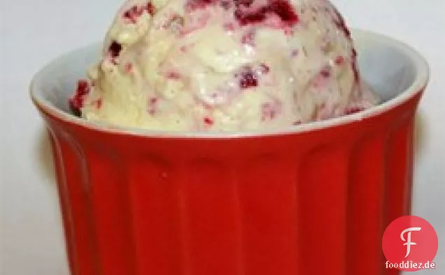 Weißes Schokoladen-Himbeer-Eis