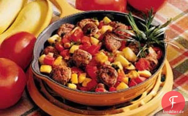 Bratpfanne mit Wurst und Gemüse