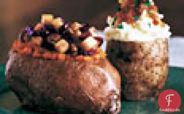 Zweimal gebackene Kartoffelbecher mit karamellisierten Schalotten
