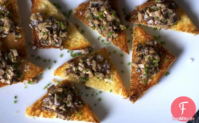 Rahmpilze auf Schnittlauchbutter Toast