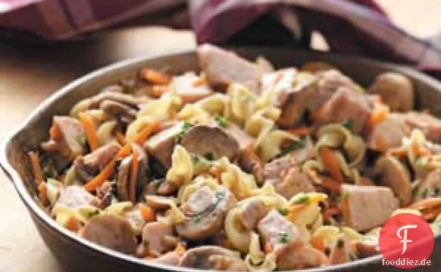 Nudelpfanne mit Schweinefleisch